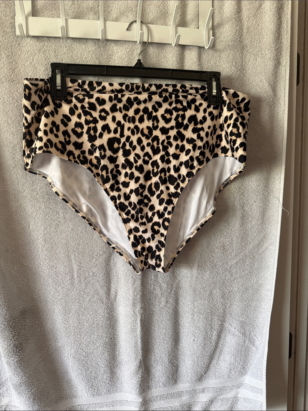 Old Navy High-Waist Leopard Print Swim Bottoms - Beige & Black
